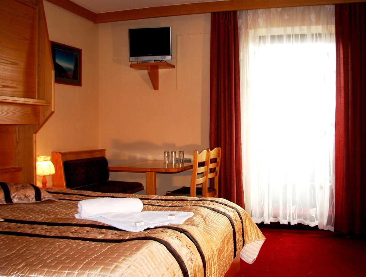 Hotel Alpinum Treffen Exterior foto